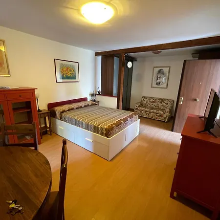 House With Private Garden Rom
