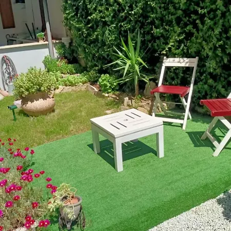 House With Private Garden * Rom