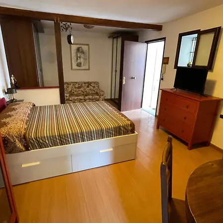 House With Private Garden Apartment